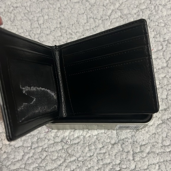 New in box Disney Mickey Mouse Bi- Fold Wallet in Tin - Picture 4 of 7